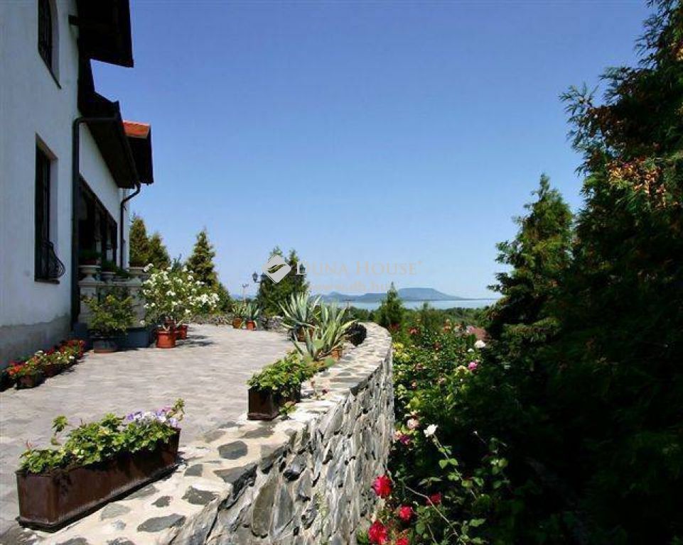 8313 Balatongyörök , PANORÁMÁS, Szentkirályi villa, forrásvíz a telken — 1/20