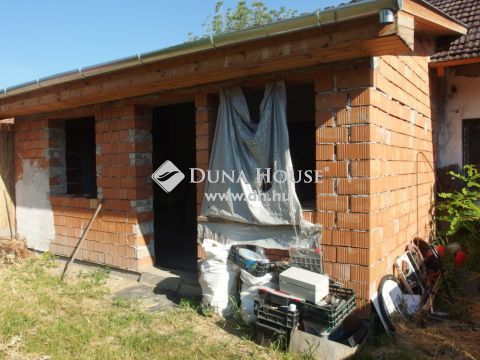 Eladó Ház, Bács-Kiskun megye, Kiskunfélegyháza - Legbelső házrész új tetővel, saját portarésszel
