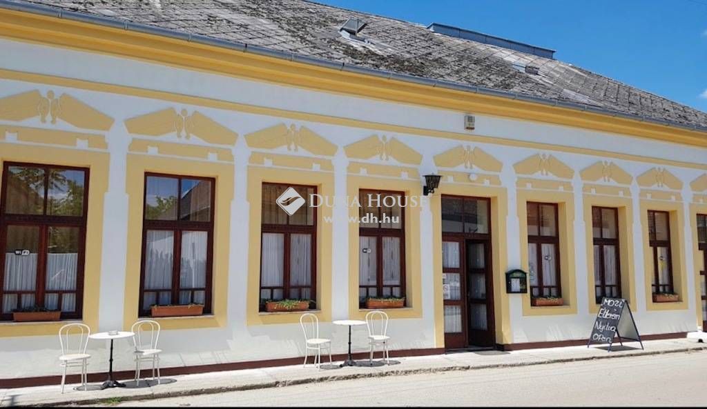 8254 Kővágóörs , Kővágóörsi étterem, jó helyen — 1/3