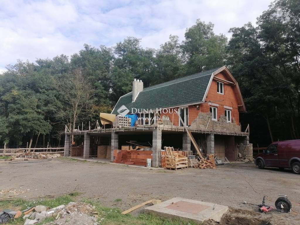 2645 Nagyoroszi , Mártírok út — 1/27