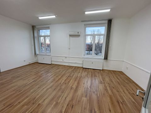 Kiadó Iroda 1103 Budapest 10. kerület , Klímás, felújított, iroda- és üzlethelyiségek kiadók rezsivel együtt 4.200Ft/m2 áron a Gyömrői út belváros-közeli részén (100m2,4 irodahelyiség)!