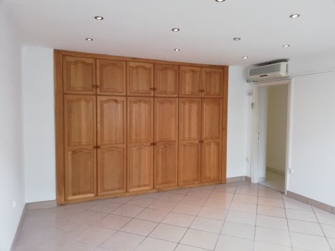Eladó Üzlethelyiség 1095 Budapest 9. kerület , Soroksári út, utcafronti, földszinti üzlethelyiség
