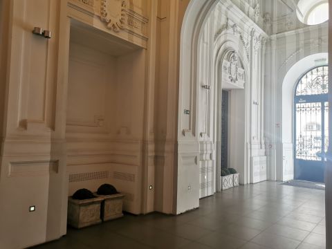 Eladó Üzlethelyiség 1054 Budapest 5. kerület V. KERÜLETBEN, BUDAPEST  LEGSZEBB ÉPÜLETÉBEN