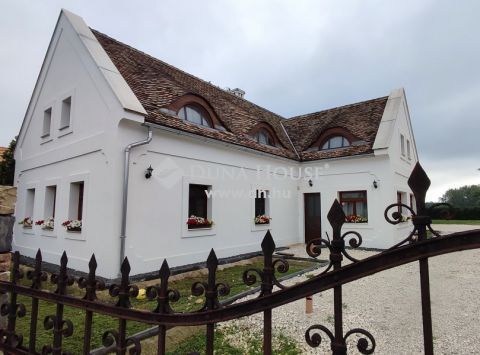 Eladó Ház, Veszprém megye, Mencshely - faluközpont