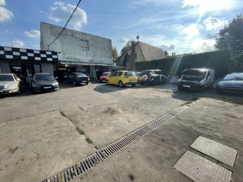 Eladó Ipari 1163 Budapest 16. kerület , Műhelyek, lakás, garázs bérbe adva! Megbízható bérlők, azonnali jövedelem!
