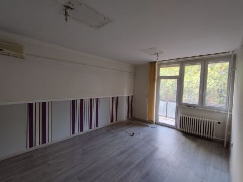 Eladó Iroda 2800 Tatabánya 
