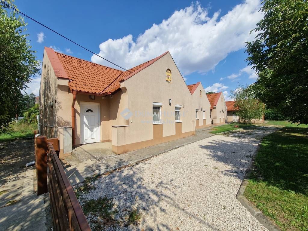 6453 Bácsbokod , Központhoz közel — 1/30