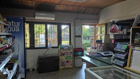 Eladó Üzlethelyiség 2456 Besnyő a központban