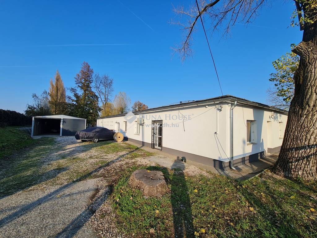 7630 Pécs , Gyárvárosban 300 nm-es üzem/iroda eladó — 1/21