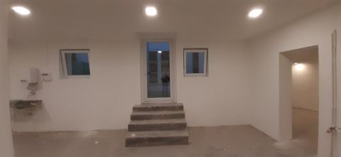 Eladó Üzlethelyiség 1136 Budapest 13. kerület Szuterén üzlethelyiség bérlővel együtt eladó Újlipótvárosban, a Tátra utcában!