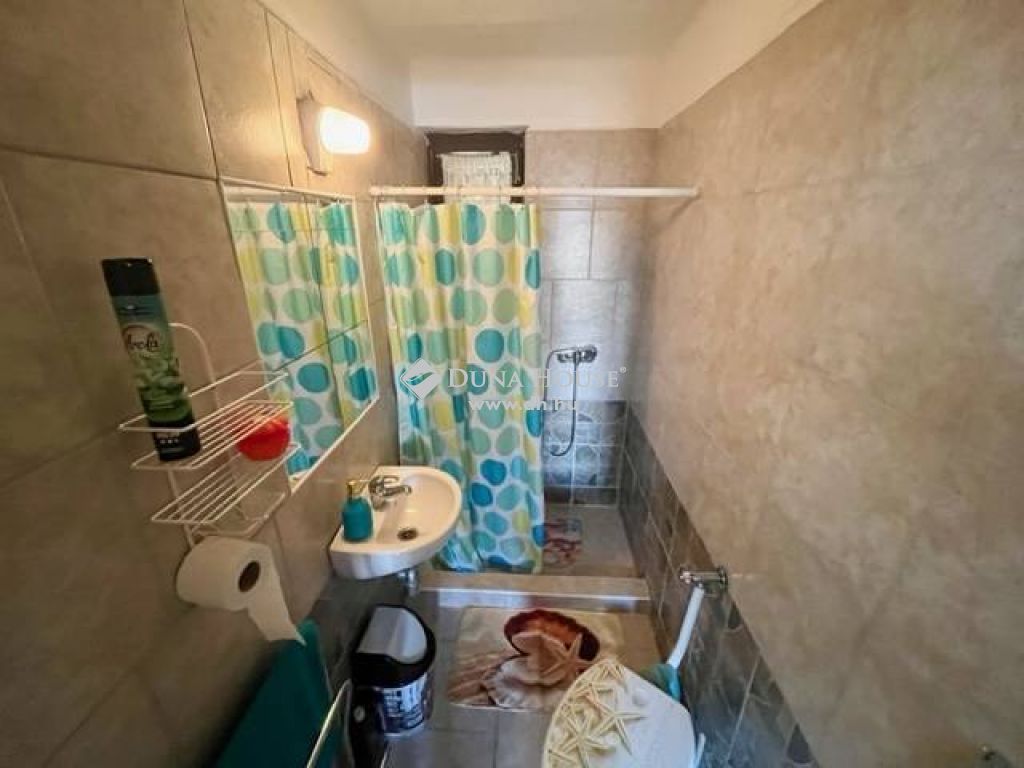 8151 Szabadbattyán , Emmaróza — 1/9