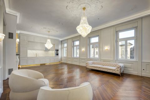 Eladó Lakás 1085 Budapest 8. kerület , FINOM LUXUS és ELEGANCIA a Palotanegyedben!