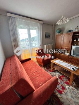 Eladó Lakás, Baranya megye, Pécs - POTE-tól 100m-re 2szobás erkélyes panorámás lakás