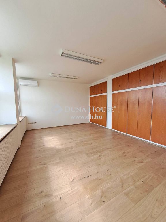 7633 Pécs — 1/3