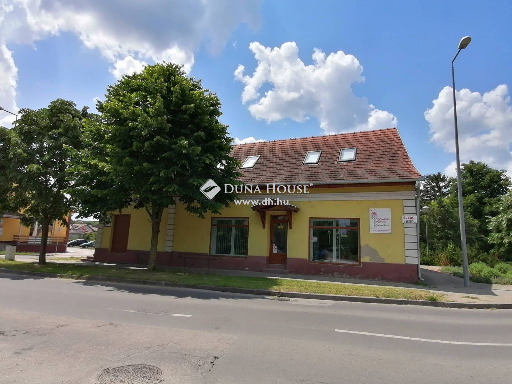 7081 Simontornya , Simontornyán - Polgármesteri hivatalhoz közel, üzlethelyiség + lakás egy helyen eladó! — 1/29
