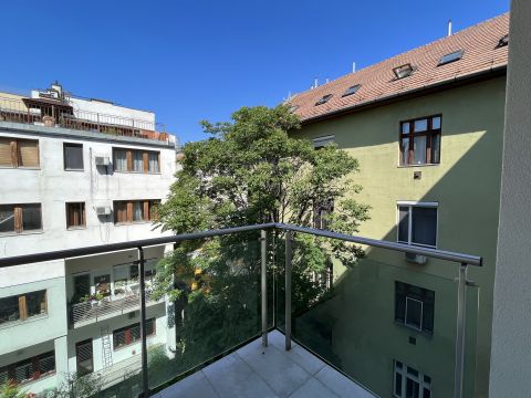 Eladó Lakás 1085 Budapest 8. kerület , Palotanegyedben erkélyes, A++ újépítésű lakás elérhető 506.
