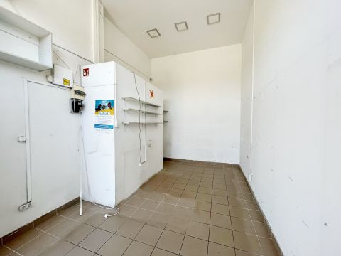 Kiadó Üzlethelyiség 7030 Paks Volt konzervgyár