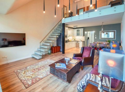 Kiadó Lakás 1014 Budapest 1. kerület Szentháromság utcában napfényes, duplakomfortos duplex kiadó