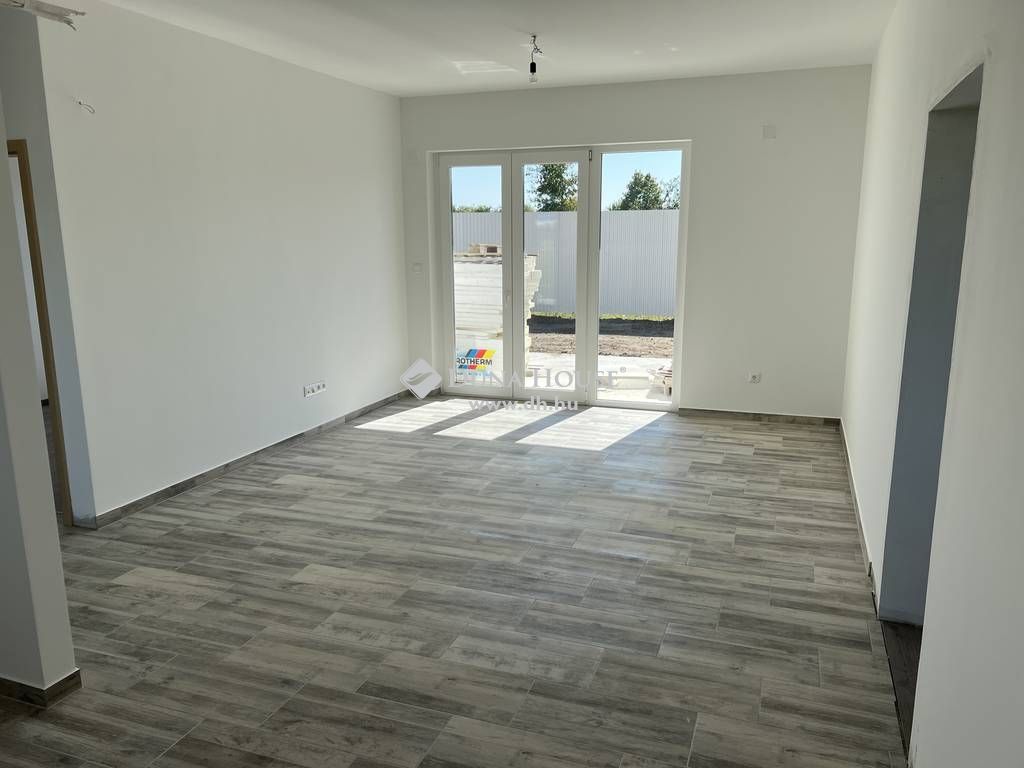 2021 Tahitótfalu , Tótfalu, Rózsa utca vonzásában — 1/15