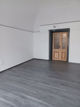 Kiadó Üzlethelyiség 4029 Debrecen , Debrecen, Belváros frekventált részén