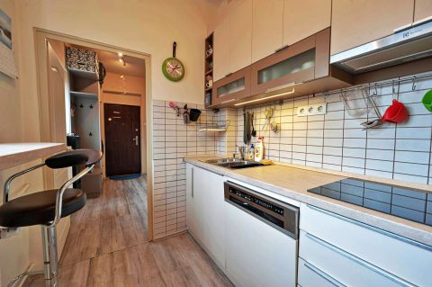 Eladó Lakás 1082 Budapest 8. kerület , Corvin-negyedben, magasemeleti, igényesen felújított, duplaerkélyes lakás eladó