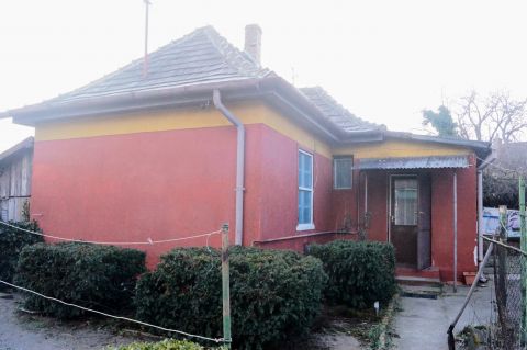 Eladó Ház 1213 Budapest 21. kerület , Királyerdő csendes utcájában felújításra szoruló ház melléképülettel