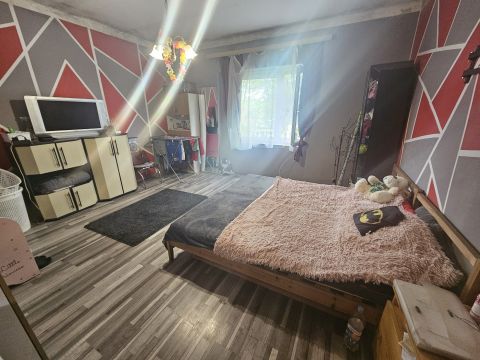 Eladó Ház 8154 Polgárdi , BUSZMEGÁLLÓTÓL 300M-RE 99 M2-ES 2 FÜRDŐSZOBÁS HÁZ