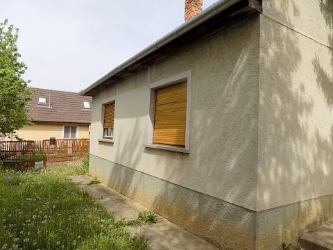 Eladó Ház 7400 Kaposvár Kaposvár-Lonkahegyi állandó lakhatásra alkalmas ház eladó!