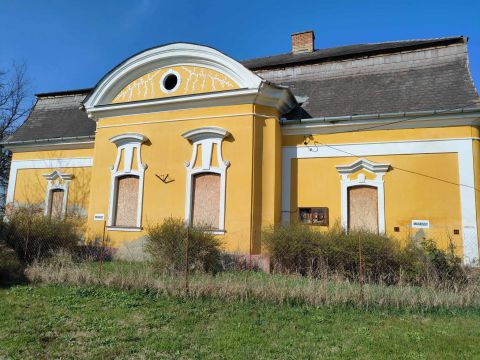 Eladó Ház 3383 Hevesvezekény , Tiszához közeli település műemlékvédett kastélya eladó