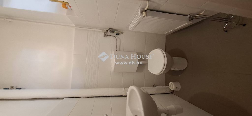 7623 Pécs , 'Belvárosi utcafronti üzlethelyiség parkolókkal' — 1/8