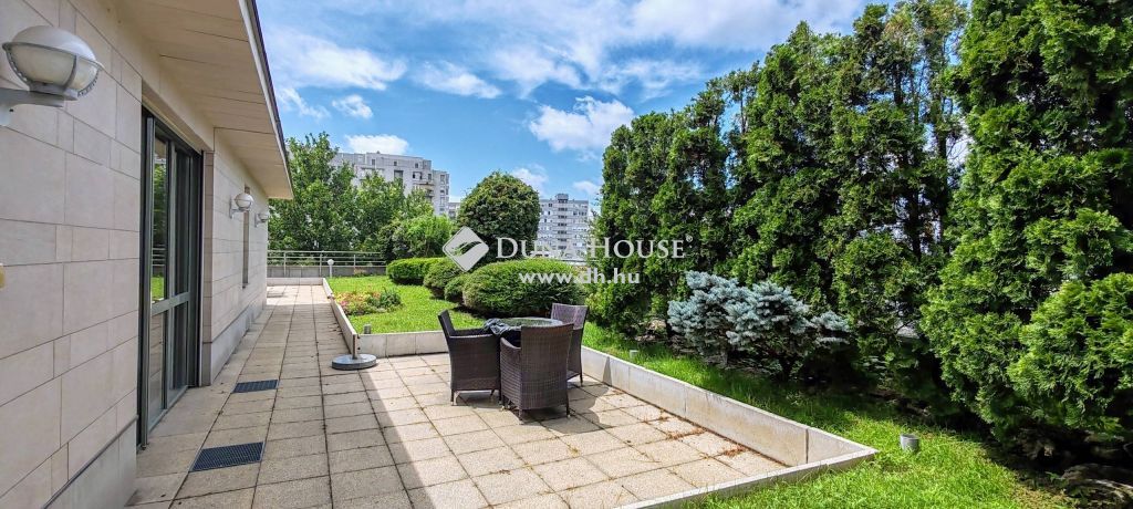 6000 Kecskemét , Belvárosi penthouse lakás 150 nm-es terasszal, 2 garázzsal — 1/20