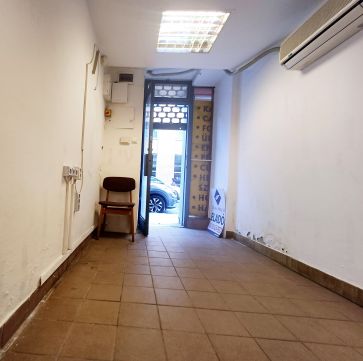 Eladó Üzlethelyiség 1076 Budapest 7. kerület Nefelejcs utcában, a Royal Park szállódával szemben!