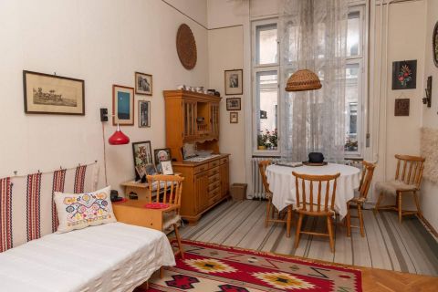 Eladó Lakás 1078 Budapest 7. kerület , 101 m2-es lakás, jó utcában, 3,6 m belmagassággal