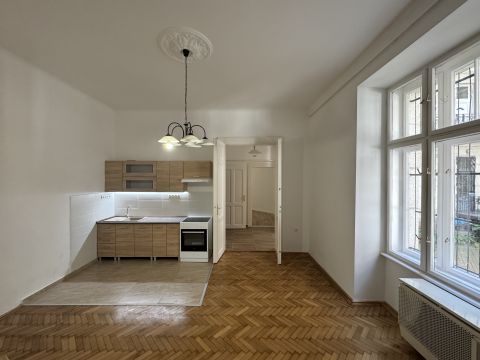 Eladó Lakás 1077 Budapest 7. kerület Tehermentes! Felújított! Azonnal költözhető! 61 nm-es, 3 szobás, polgári lakás! 