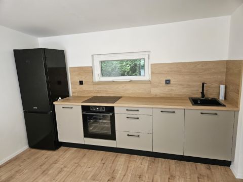Eladó Ház 7639 Kökény Pécstől pár percre újszerű kis családi ház, erdei környezetben eladó! 