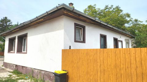 Eladó Ház 2030 Érd , Balatoni út közelében.