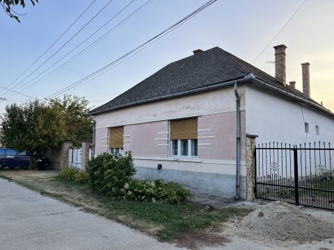 Eladó Ház 7026 Madocsa 4 szobás családi ház