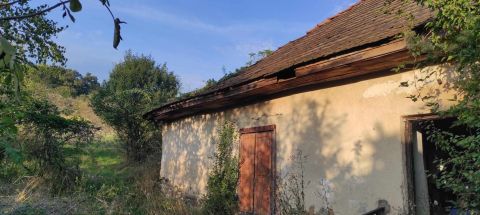 Eladó Ház 2683 Acsa , falu végén 