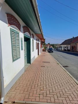 Eladó Üzlethelyiség 7773 Villány 