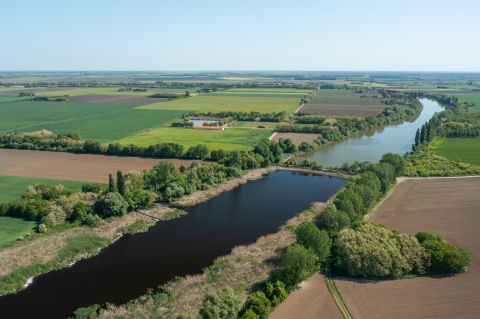 Eladó Ház 6640 Csongrád , ERDŐS, VÍZPART TELKEN TALÁLHATÓ CSALÁDI HÁZ a HOLT TISZÁNÁL!