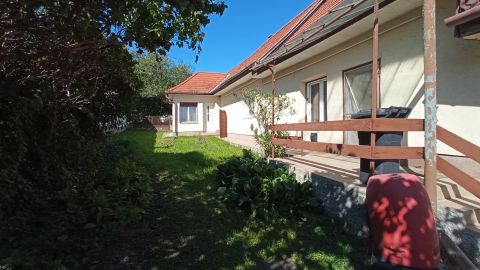 Eladó Ház 2073 Tök , Fő út