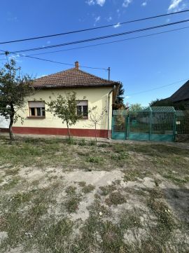Eladó Ház 6120 Kiskunmajsa , Csendes Kertvárosi Részén 4 Szobás Családiház