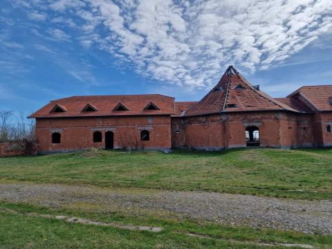 Eladó Ház 2700 Cegléd Cegléd Pesti út külterület 