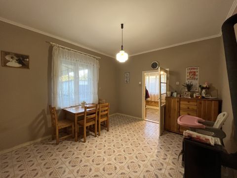 Eladó Ház 6332 Uszód , Önkormányzat környezete