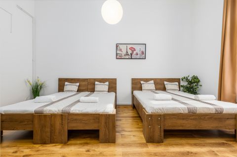 Eladó Lakás 1066 Budapest 6. kerület Lovag utcára néző - ERKÉLYES - airbnb engedélyezett - befektetői ajánlat 