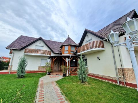 Eladó Vendéglátás 8315 Gyenesdiás , Alsógyenes, Balatontól 800 m-re