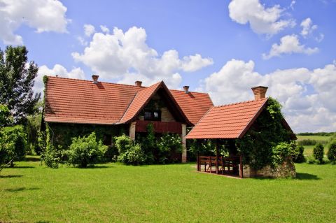 Eladó Ház 2184 Vácegres , Vácegres Kúria, Lovastanya
