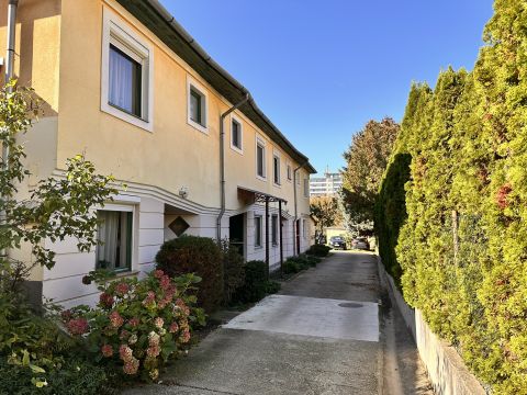 Eladó Lakás 8900 Zalaegerszeg , Belvárosi sorházi kétszintes ingatlan