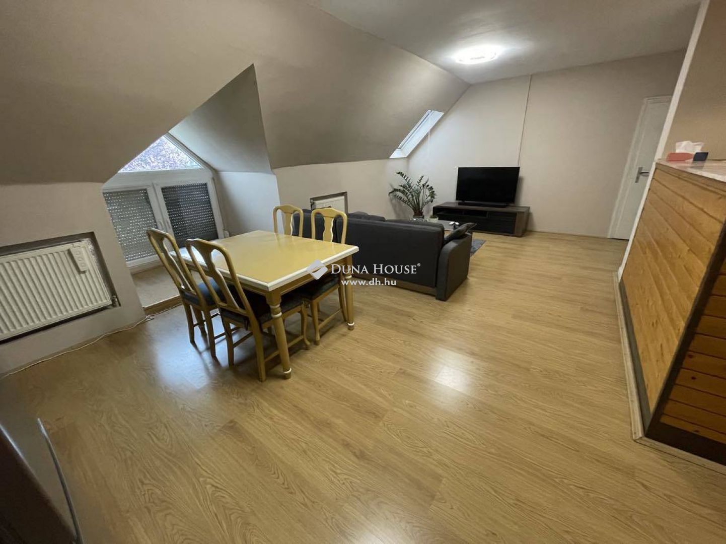 Üzlethelyiség és lakás egyben Kalocsán – LK032752