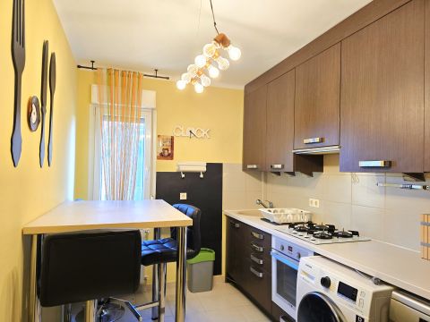 Kiadó Lakás 7622 Pécs , Közgáz és Jogi kar mellett felújított 2 szobás lakás